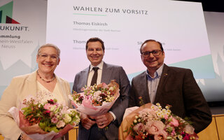Neu gewählte Vorstandsspitze, v.l.: Sibylle Keupen, stellvertretende Vorsitzende des Städtetages NRW; Thomas Eiskirch, Vorsitzender des Städtetages NRW; Thomas Kufen, stellvertretender Vorsitzender des Städtetages NRW