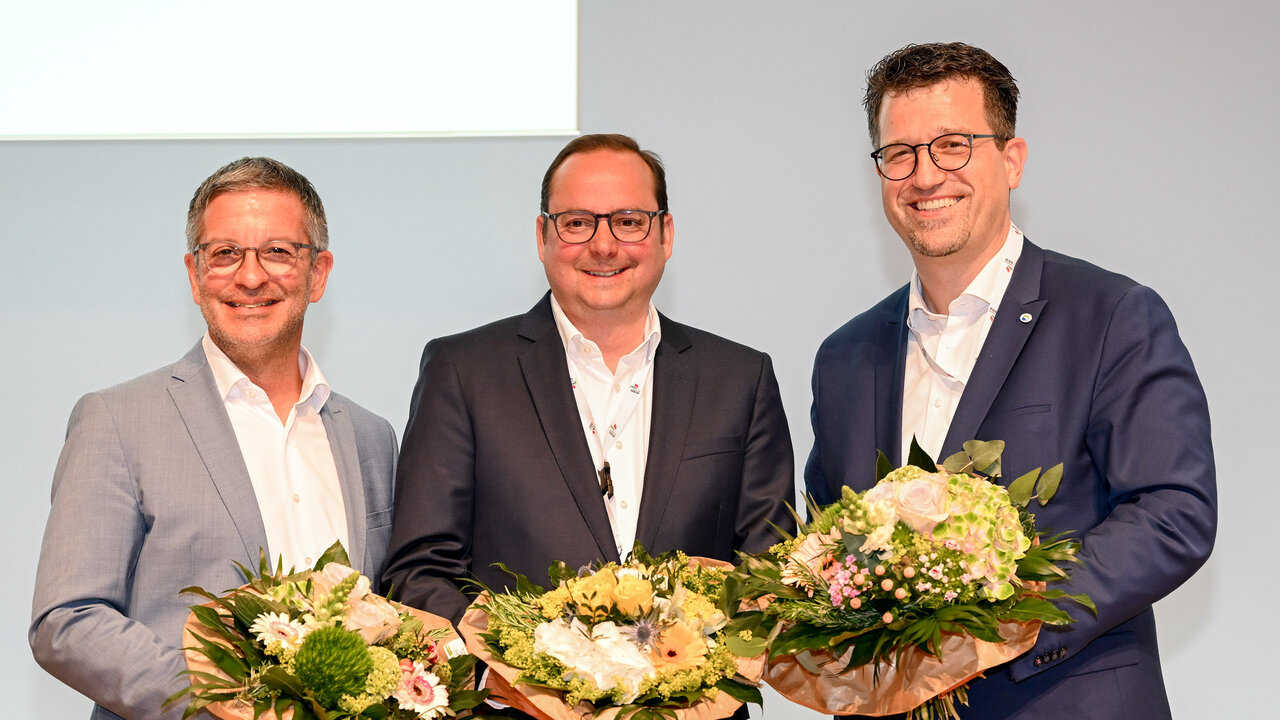 Neu gewählte Spitze des Städtetags NRW (v.l.) Marc Herter, Stellvertretender Vorsitzender; Thomas Kufen, Amtierender Vorsitzender; Christian Küsters, Stellvertretender Vorsitzender