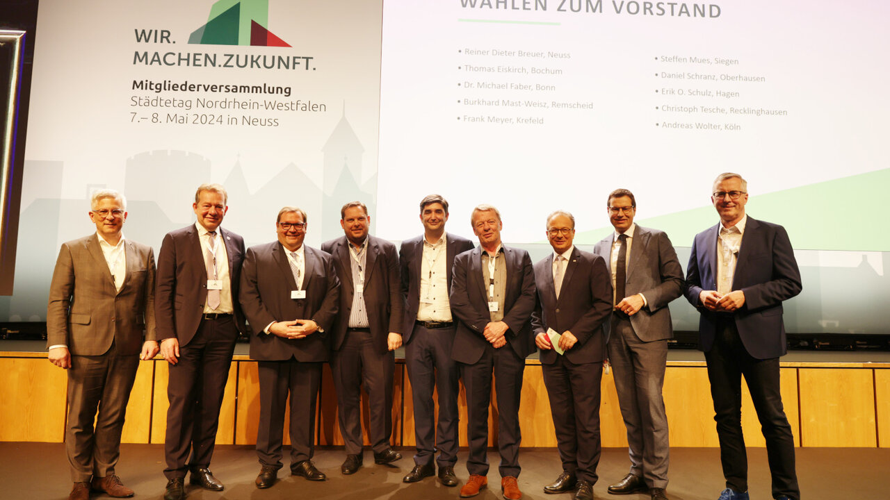 Neu gewählte Mitglieder des Vorstands des Städtetages NRW