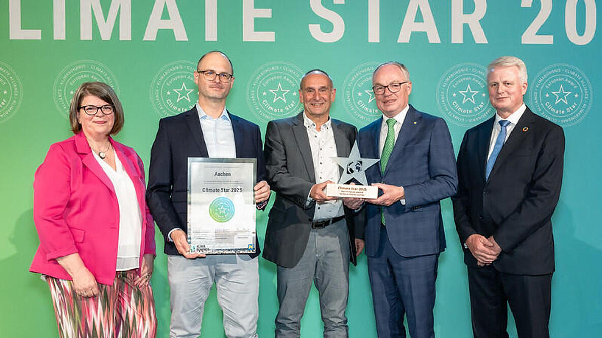 Die Gewinner des Climate Star Awards aus der Stadt Aachen posieren für ein Gruppenfoto bei der Preisverleihung in Österreich.