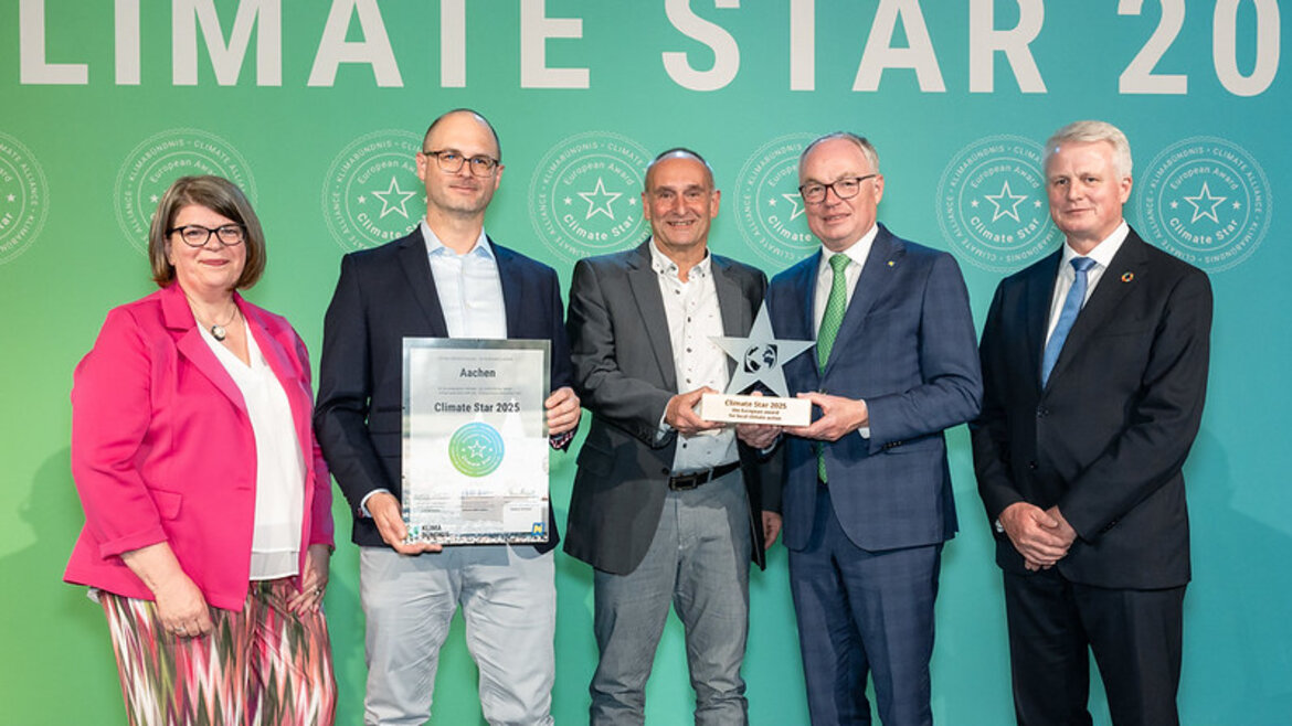 Die Gewinner des Climate Star Awards aus der Stadt Aachen posieren für ein Gruppenfoto bei der Preisverleihung in Österreich.