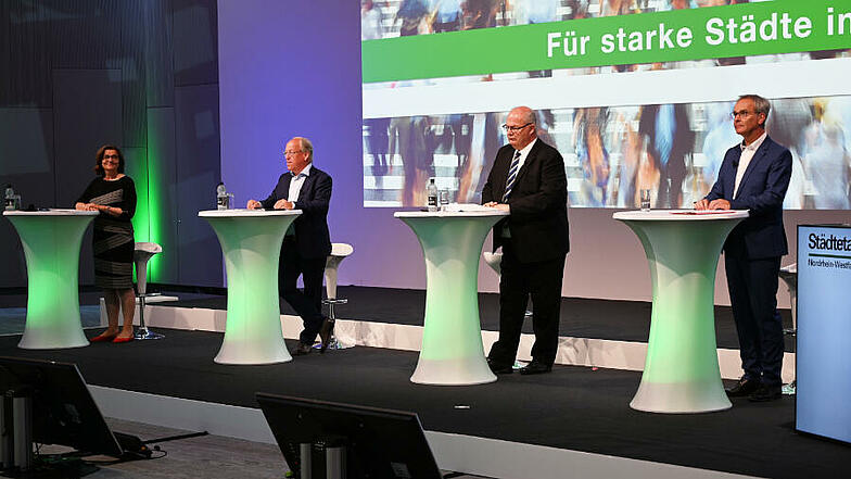 Pressekonferenz zur Mitgliederversammlung 2020: Stellvertretende Geschäftsführerin Verena Göppert, Vorsitzender Pit Clausen, stellvertretender Vorsitzender Thomas Hunsteger-Peterman, Geschäftsführer Helmut Dedy