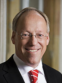 Porträtbild von Pit Clausen, Vorsitzender des Städtetages NRW