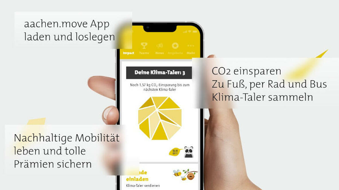 Hand hält Handy, auf dem die "aachen.move"-App angezeigt wird