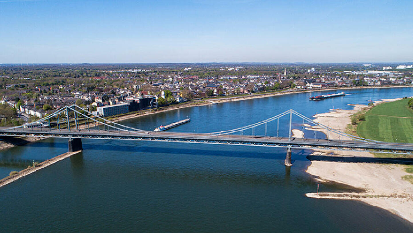 Krefeld - Panorama - Rheinufer mit Rheinbrücke