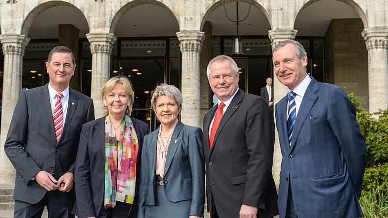 Gruppenbild der Rednerinnen und Redner