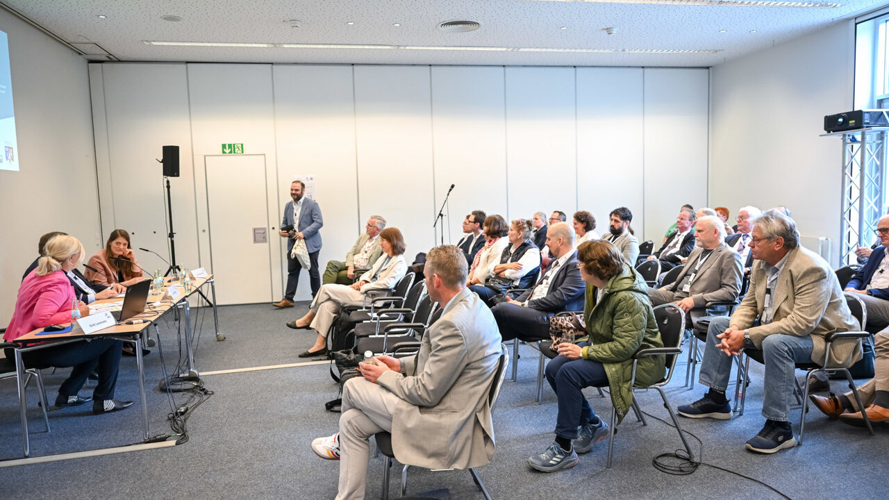 Forum D "Ein neuer Haushalt für die EU: Was ist drin für die NRW-Städte?" Blick in den Saal