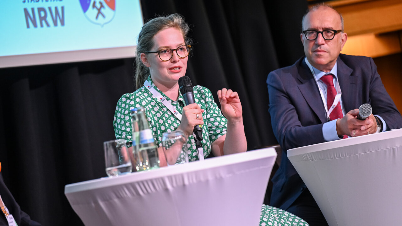 Forum A "Stadtfinanzen" mit (v.l.) Karoline Otte, Mitglied des Bundestages, Franktion Bündnis 90/Die Grünen; Apostolos Tsalastras, Stadtkämmerer der Stadt Oberhausen