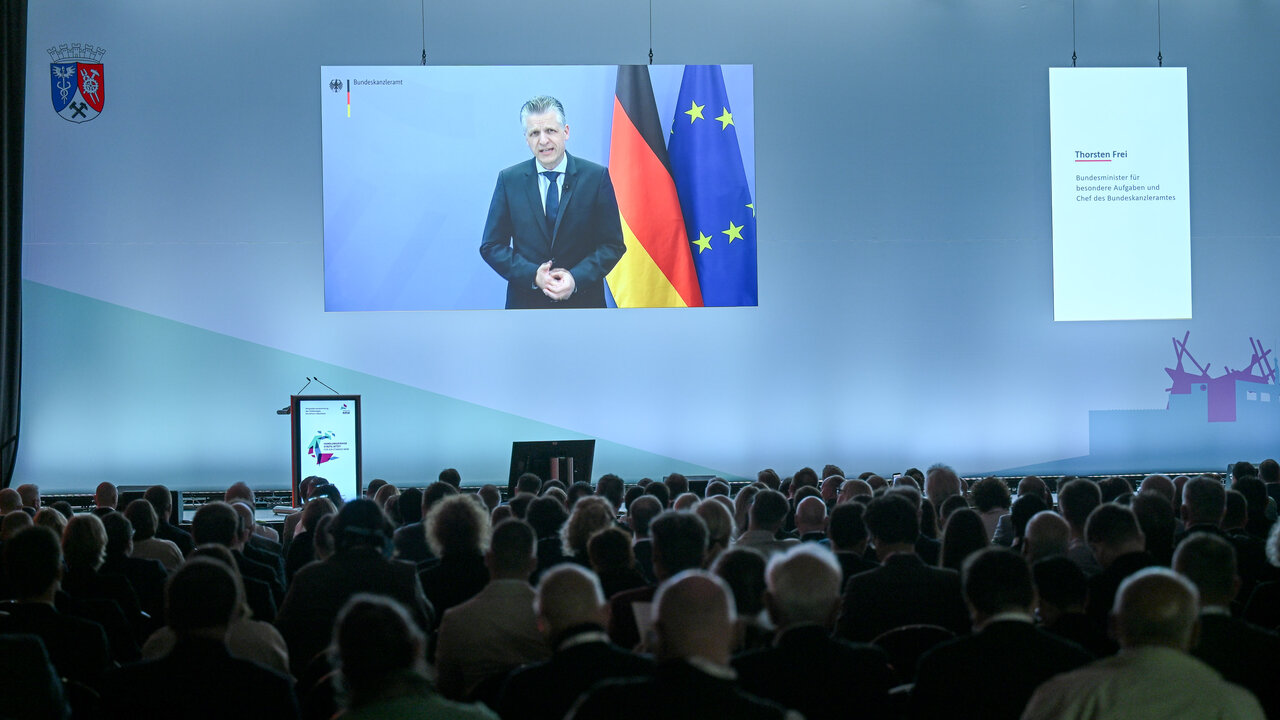 Plenum Teil I Grußwort von Thorsten Frei, Bundesminister für besondere Aufgaben, Chef des Bundeskanzleramtes