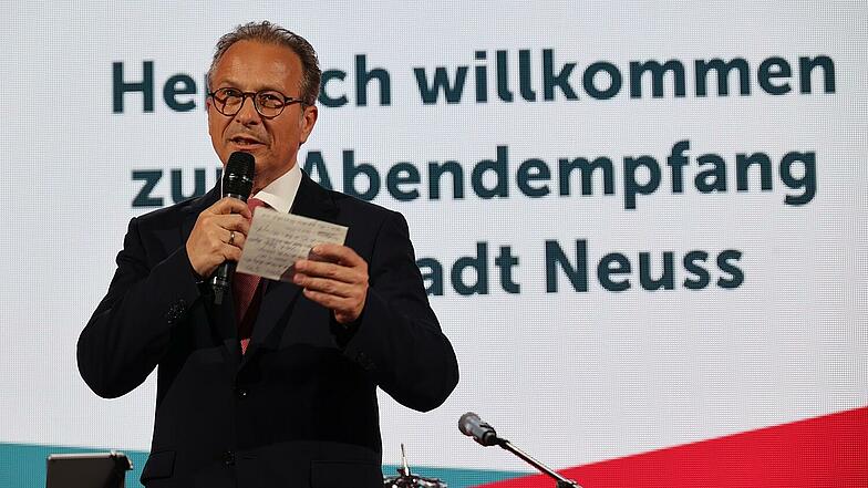 Abendempfang: Reiner Breuer, Bürgermeister der Gastgeberstadt Neuss, begrüßt die Delegierten und Gäste. 