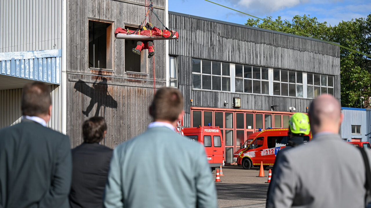 Vorführung einer Rettungsaktion der Feuerwehr Oberhausen, Exkursionen