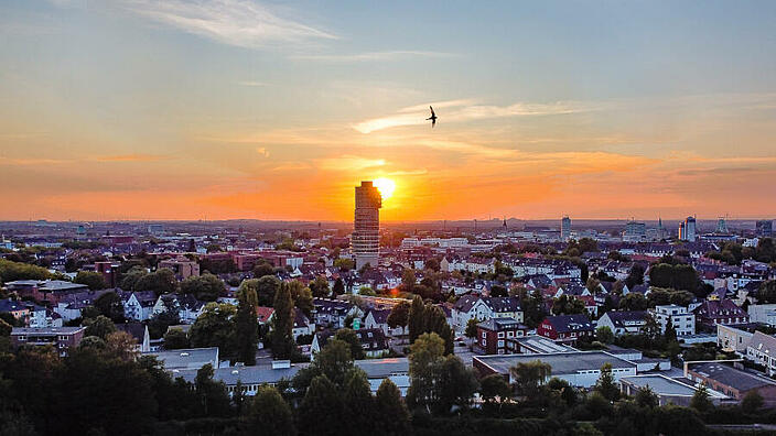 Bochum - Panoramaaufnahme der Innenstadt bei Sonnenuntergang