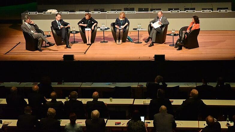 Podiumsdiskussion "Zuwanderung und Integration in den Städten - Chancen und Grenzen"